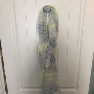 White scarf with stripe detailing